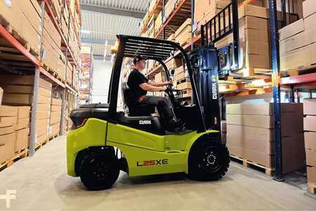 Elektromos 4 kerekű 2025  Clark L25XE (4)