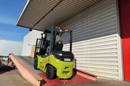 Elektromos 4 kerekű 2025  Clark L25XE (5)