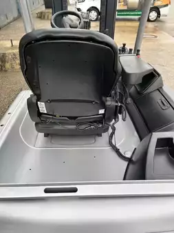 Elektrisk- 4 hjul 2014  Still RX 60-25 (5)