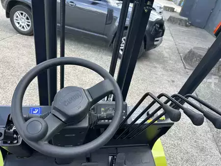 Konténerszállítók 2026  Clark L30XE (5)