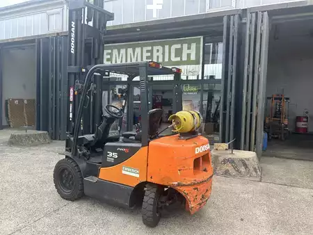 Gas truck 2008  Doosan G35C-5 (4)