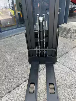 Apilador eléctrico 2025  Clark WSX 14 (8)