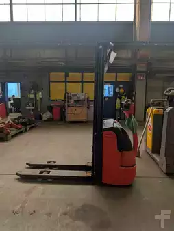 Apilador eléctrico  Linde L 10 (2)