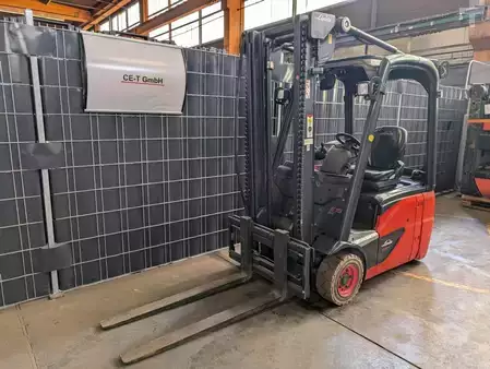 Elektro 3 Rad 2016  Linde E15-02 // Halbkabine // Batterie 2016 // HH. 3000mm (2)