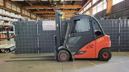 Treibgasstapler 2018  Linde H25T-02 // Triplex // Hubhöhe 5,51m // Seitenschieber (1)