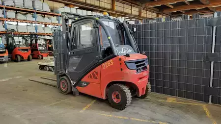 Treibgasstapler 2018  Linde H25T-02 // Triplex // Hubhöhe 5,51m // Seitenschieber (3)