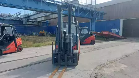 Treibgasstapler 2017  Linde H25T-02 // Triplex //  6460mm HH (4)