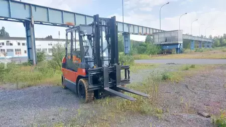 El truck - 4 hjulet 2011  Toyota 7FBMF40 // 82 std.// 3+4 Ventil // OHNE Anbaugerät (6)