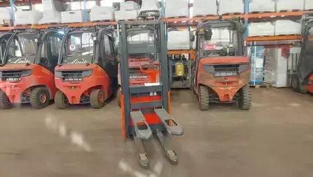 Hochhubwagen 2016  Linde L10  //  Standard // Elektro //  1.042 Stunden (2)