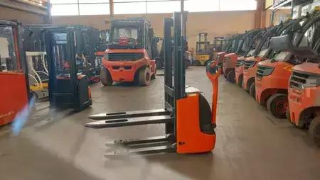 Hochhubwagen 2016  Linde L10  //  Standard // Elektro //  1.042 Stunden (3)