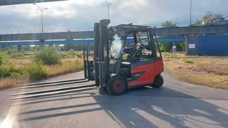 El truck - 4 hjulet 2014  Linde E45H-01/550 // Freisichtmast // Doppelzinken // 3. + 4. Ventil //  (2) 