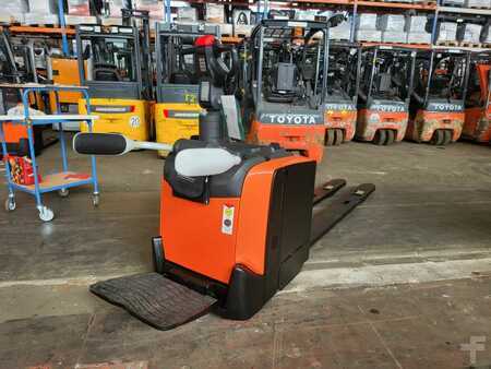 Horizontal-Kommissionierer 2018  BT LPE 250 //  2,4 m Gabeln // 3.638 Std. // Batterie 2020 (5)
