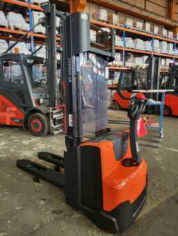 Stacker pedestre 2017  BT SWE 140 L // Initialhub // 2.494 Std.  (2)