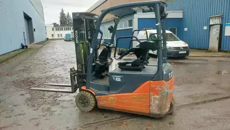 Chariots électriques à 3 roues 2017  Toyota 8FBE16T // Triplex // containerfähig // SS (3)