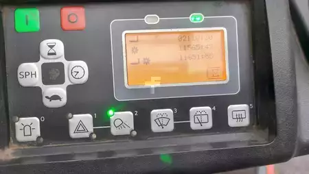 Chariots électriques à 3 roues 2017  Toyota 8FBE16T // Triplex // containerfähig // SS (6)