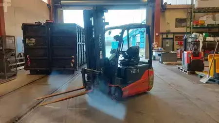 Chariots électriques à 3 roues 2019  Toyota 8FBE16T // Triplex // SS (1)