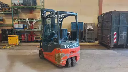 Chariots électriques à 3 roues 2019  Toyota 8FBE16T // Triplex // SS (2)