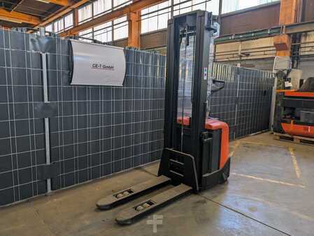 Stacker pedestre 2015  BT SPE160 // Triplex // HH 5400mm // Elektro (2)