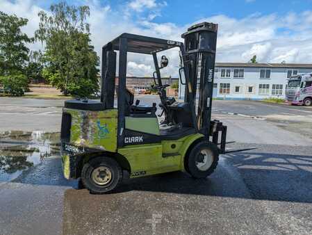 Diesel Forklifts 2000  Clark CDP 30 // Freisichtmast // UVV (3)