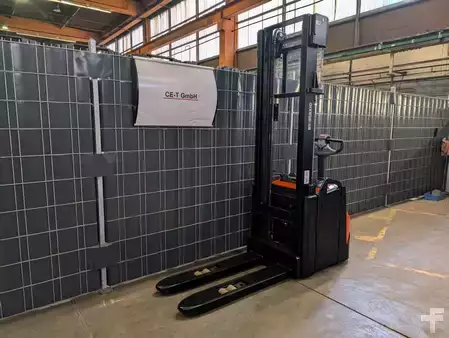 Stacker pedestre 2019  Toyota SWE120L  // Freisichtmast // Elektro (2)