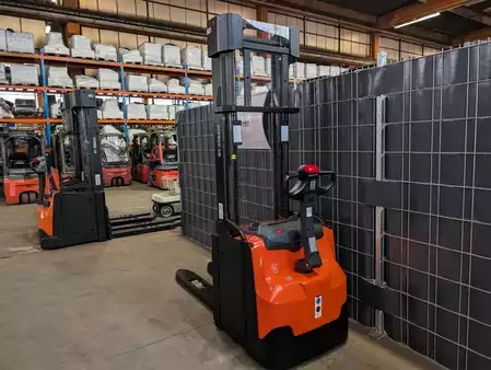 Stacker pedestre 2019  Toyota SWE120L  // Freisichtmast // Elektro (3)
