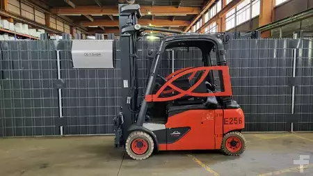Elektro 4 Rad  Linde E20PL-02 // 559 std. //Triplex // intigriertes Ladegerät // 559 Betriebsstunden (1)