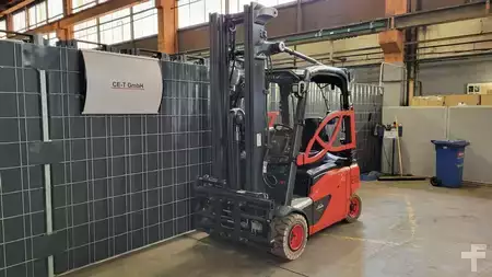 Elektro 4 Rad  Linde E20PL-02 // 559 std. //Triplex // intigriertes Ladegerät // 559 Betriebsstunden (2)