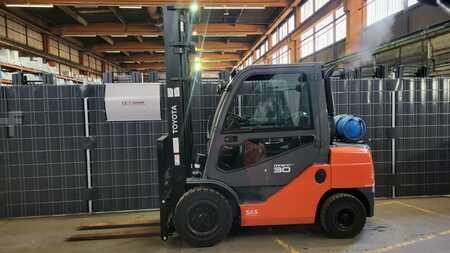 Treibgasstapler 2021  Toyota 06-8FG30F // Seitenschieber // Freisichtmast // (1)