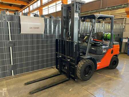 LPG VZV 2023  Toyota 02-8FGJF35 // Triplex // 1 Std. // Seitenschieber // (3)
