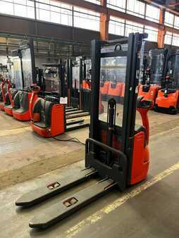 Hochhubwagen 2001  Linde L 10 // 3280 h (1)