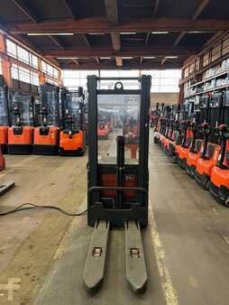 Hochhubwagen 2001  Linde L 10 // 3280 h (2)