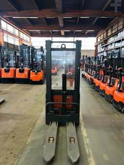 Hochhubwagen 2001  Linde L 10 // 3280 h (5)