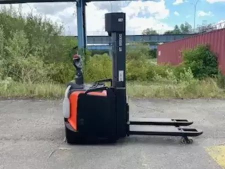 Pallestabler 2019  Toyota SPE160L// 1150 mm Gabeln (2)