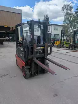 Sähkö - 4 pyör 2002  Linde E 16 P-02// Duplex // 3. Ventil // Seitenschieber (3)