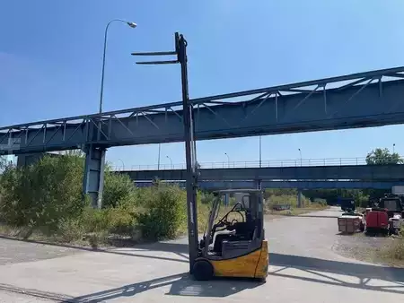 Elektro 3 Rad 2016  Jungheinrich EFG 214K  // Halbkabine (2)