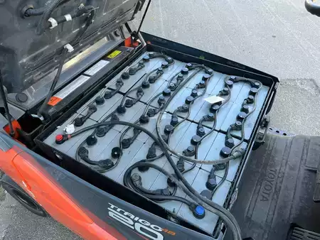 Elektro čtyřkolový VZV - Toyota 8FBM20T (8)