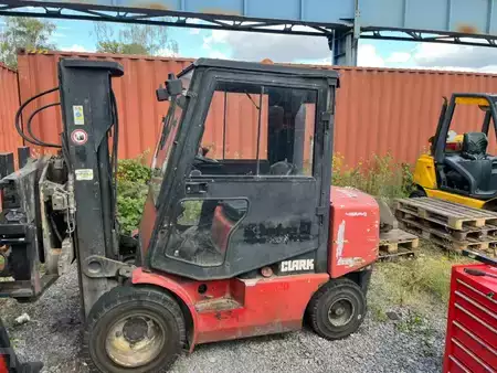 Diesel heftrucks 1996  Clark CDP 30H / Nicht fahrbereit/ Bastlerfahrzeug (1)