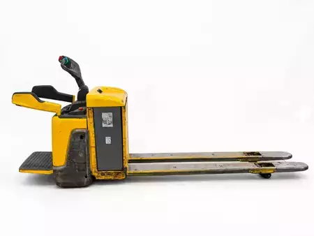 Lavtløftende truck 2018  Jungheinrich ERE 225 // 2400 mm Gabeln // Initialhub // 2 weitere baugleiche Geräte verfügbar - Paketpreis möglich!!! (1)