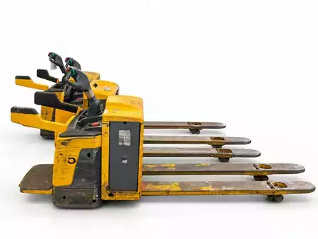 Lavtløftende truck 2018  Jungheinrich ERE 225 // 2400 mm Gabeln // Initialhub // 2 weitere baugleiche Geräte verfügbar - Paketpreis möglich!!! (6)