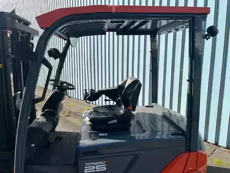 Chariots électriques à 4 roues 2021  Toyota 8FBMT25 (4)