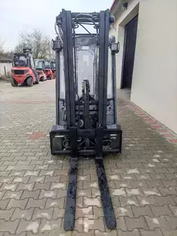 Elektromos 4 kerekű 2013  Linde E20PL (2)