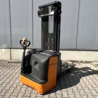 Stacker pedestre 2011  Still EGV20LB (1)
