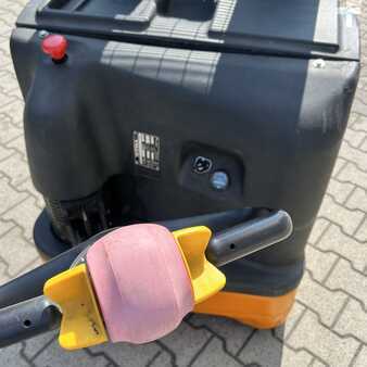 Stacker pedestre 2011  Still EGV20LB (11)