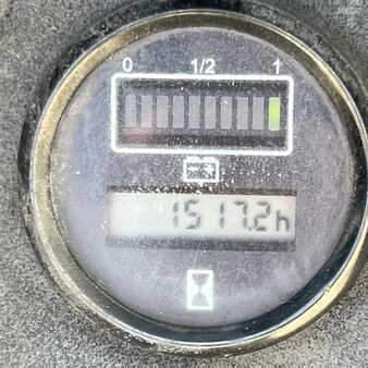 Stacker pedestre 2011  Still EGV20LB (13)