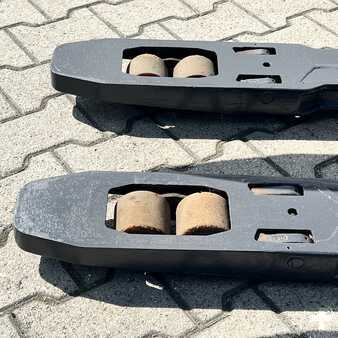 Stacker pedestre 2011  Still EGV20LB (6)