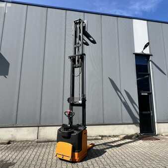 Stacker de condutor em pé 2006  Still EGVS14 (6)