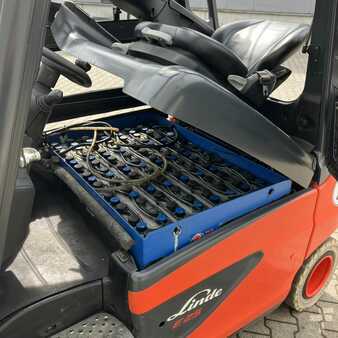 Chariot 4 roues électrique 2019  Linde E25 (387) (9)