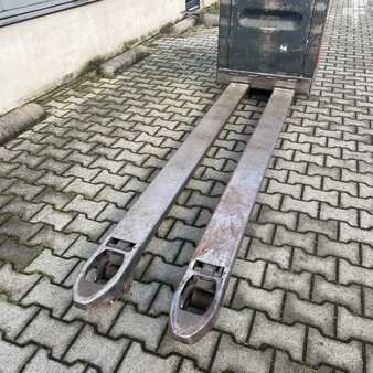 Electric Pallet Trucks 2011  Linde T24SP (131) (11)