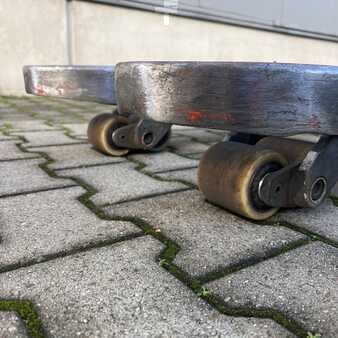 Electric Pallet Trucks 2011  Linde T24SP (131) (12)