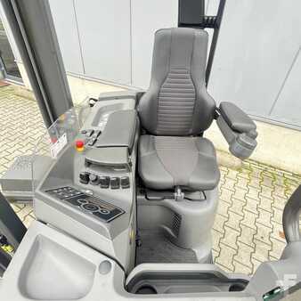 Four-way reachtrucks 2021  Linde R20F (8)